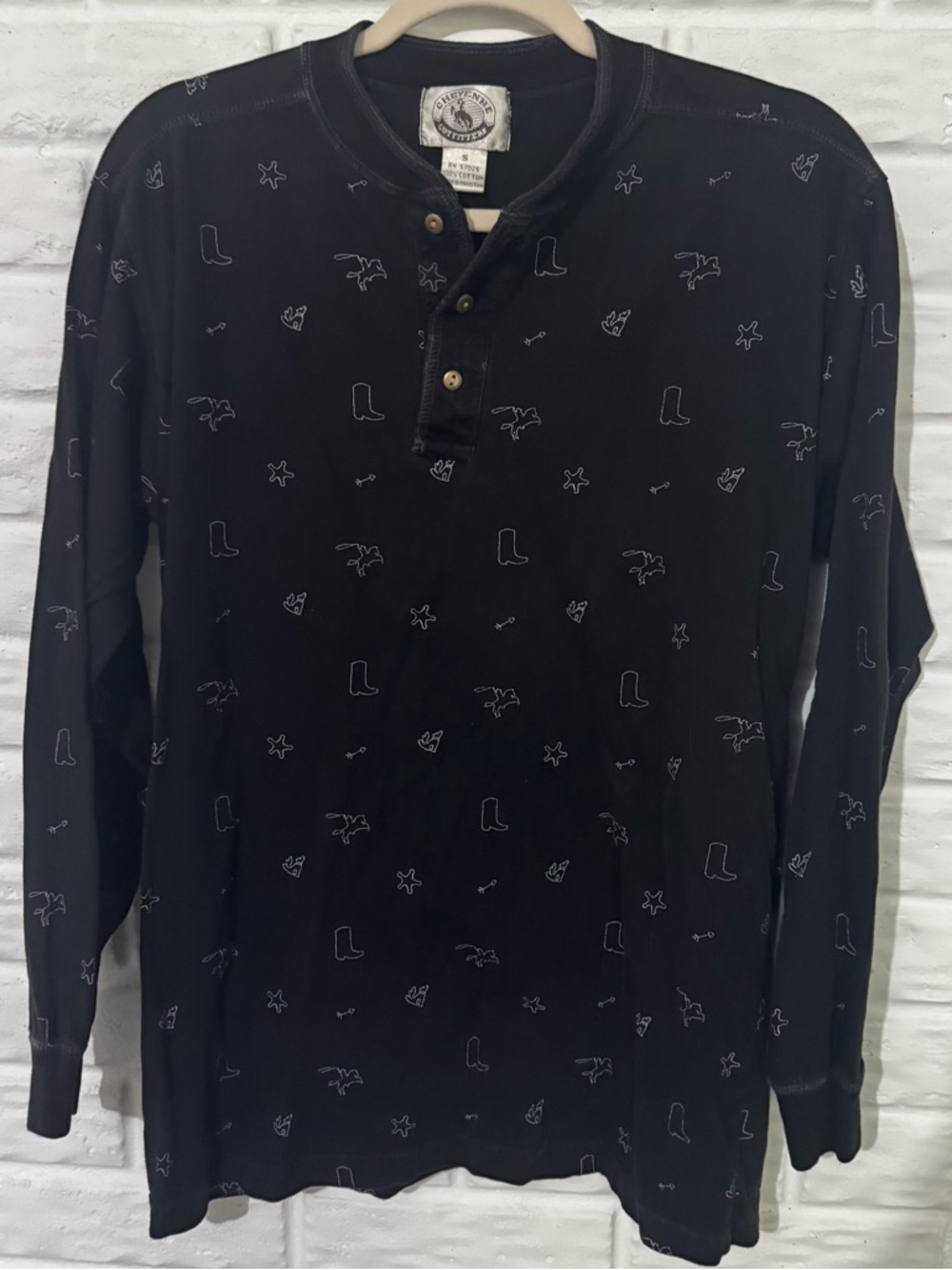 Cheyenne Outfitters Henley Shirt Men’s Small Black Western Symbols Cowboy Boots